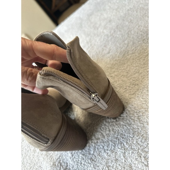 Vince Camuto Women's Gigietta Block Heel Bootie Suede Size 7.5 - Picture 6 of 12